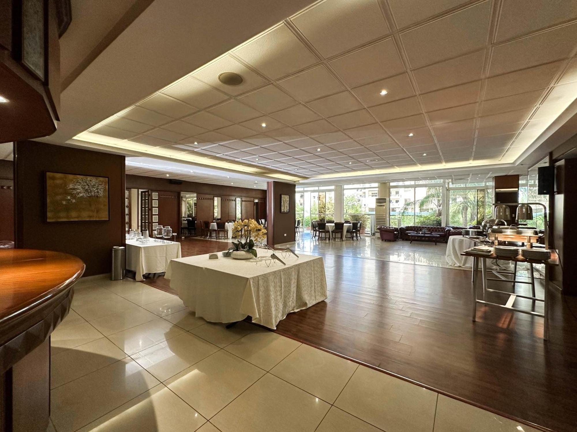 Cosmopolitan Hotel Бейрут Экстерьер фото