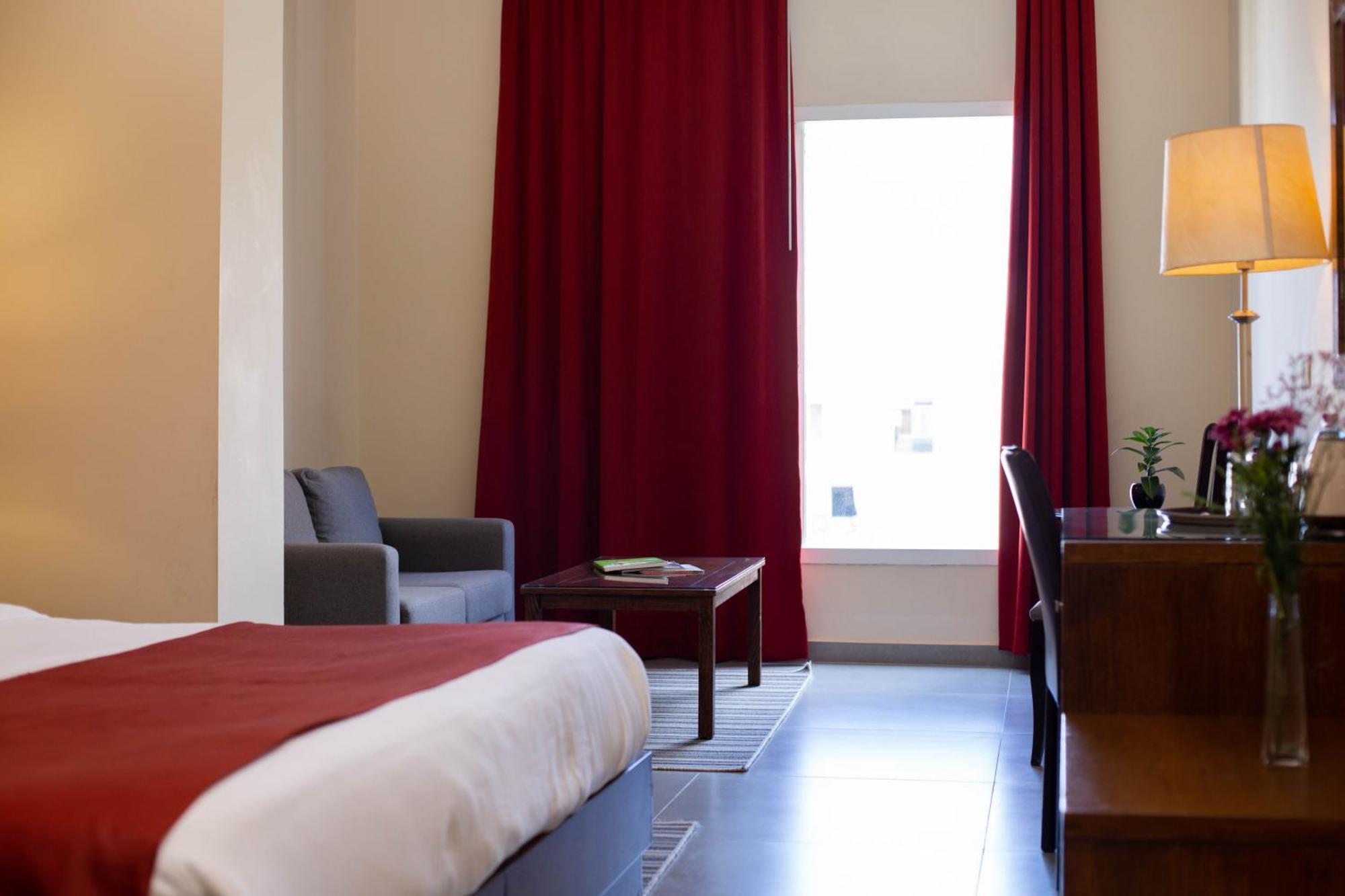 Cosmopolitan Hotel Бейрут Экстерьер фото